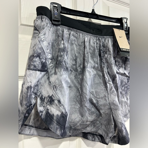 Nike Women's XL Dri-FIT Repel Mid-Rise 3" Trail Running Shorts Black Grey NWT - Picture 3 of 14